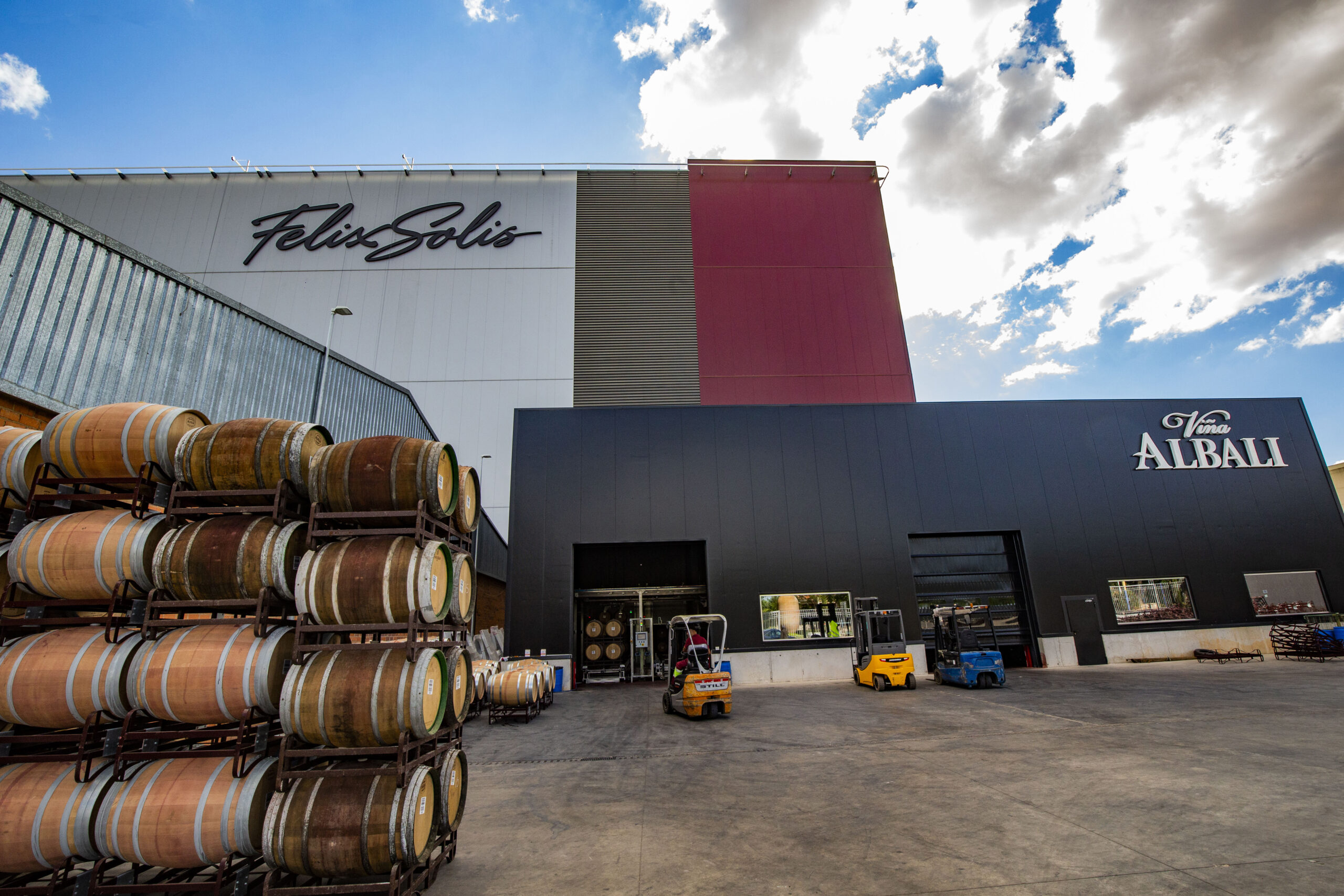 Fachada bodega Félix Solís Valdepeñas